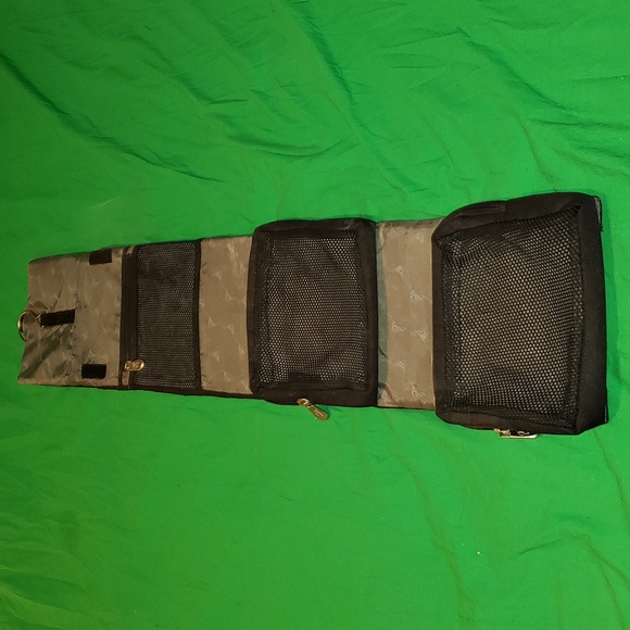 Travelers Club Mens Travel Bathroom Bag with Door Hook - Picture 2 of 6